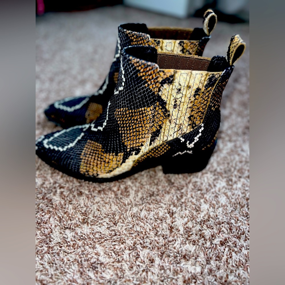 Crown Vintage Booties